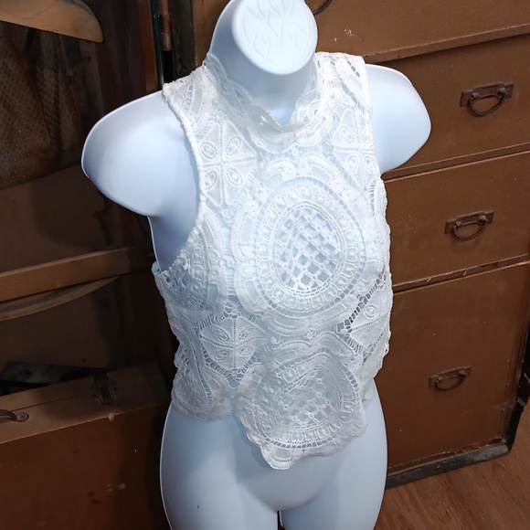 WHITE FOX LACE CROP TOP. #5708 - Picture 4 of 7